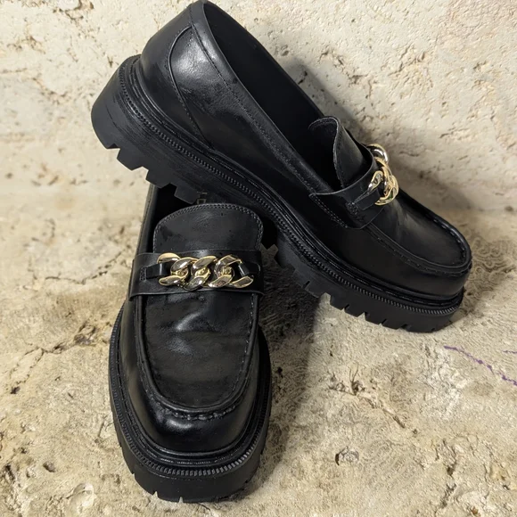 Aldo | Shoes | Black Leather Loafers With Gold Chain Detail  display picture 1